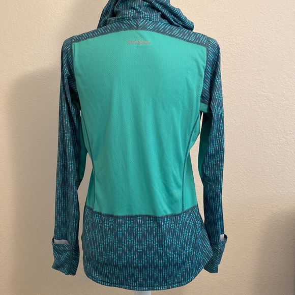 Sz M Patagonia Hoodie - Stretchy with Unique Features- Excelllent Condition ❤️😊 - Picture 5 of 13